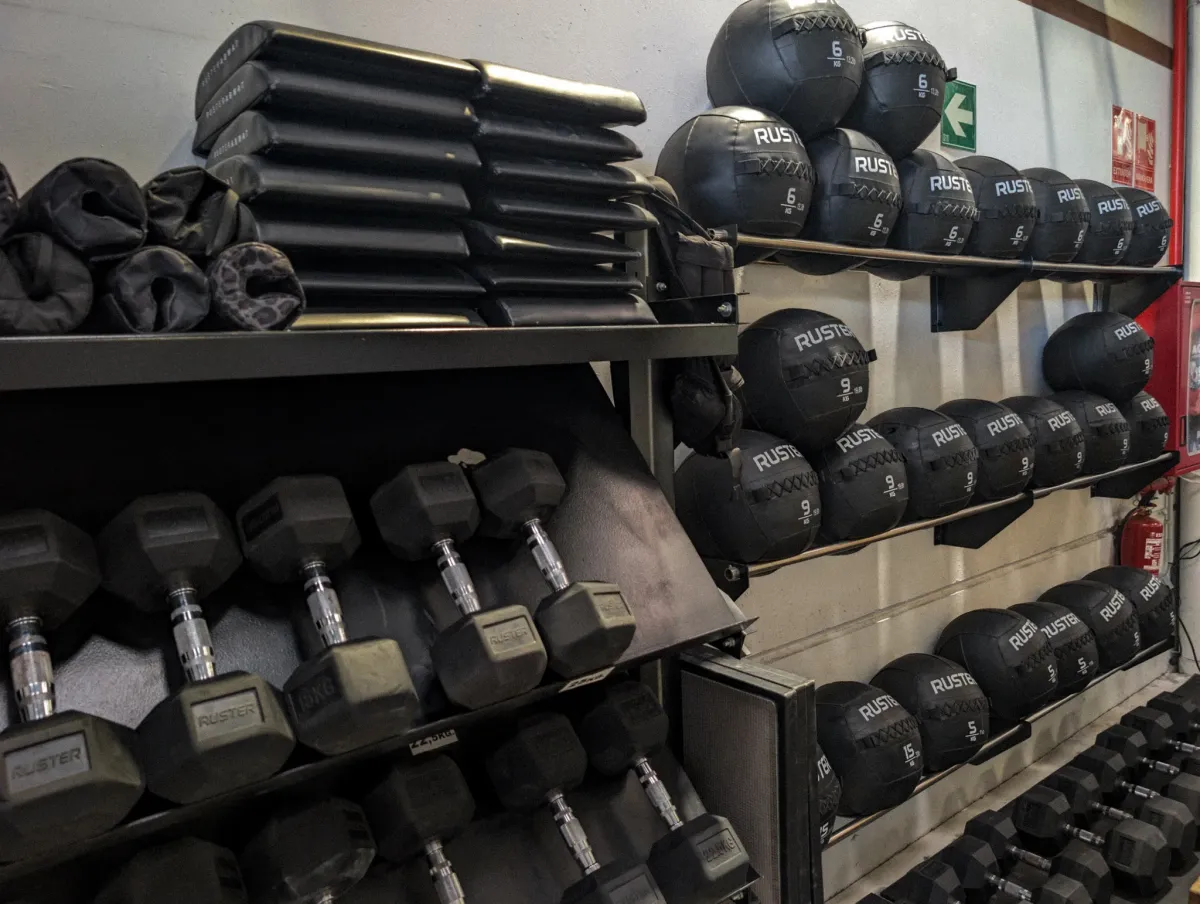 Rack amb manuelles i wall balls Ruster